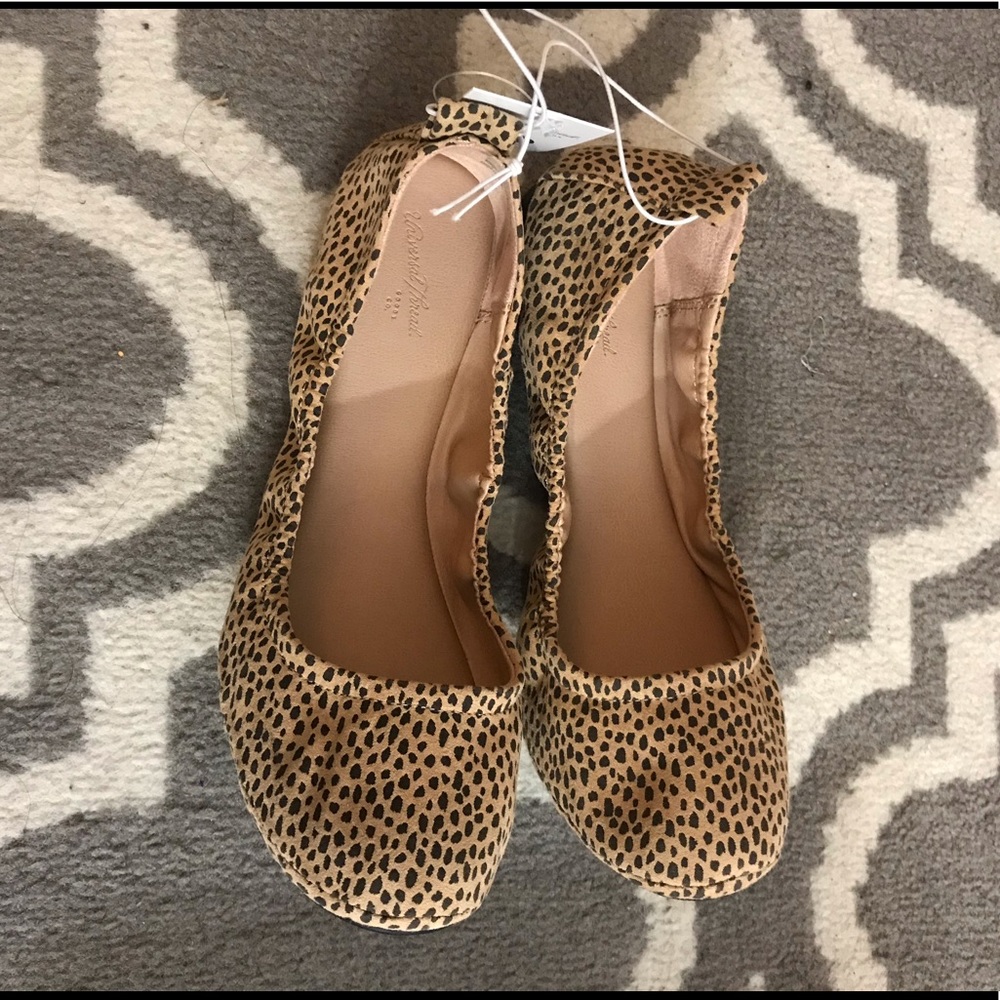 Universal Thread closed Toe Ballet Flats